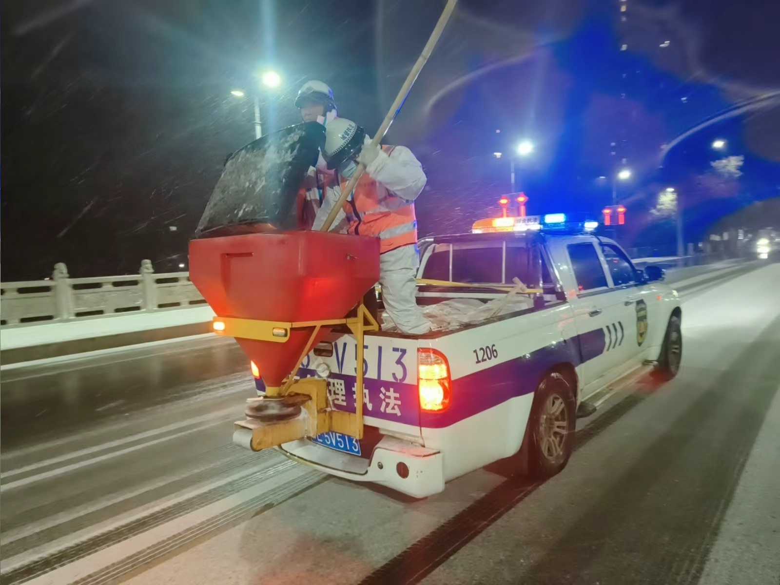 暴雪天气车辆除雪技巧(暴雪天气车辆除雪技巧视频) 暴雪天气车辆除雪技巧(暴雪天气车辆除雪技巧视频)