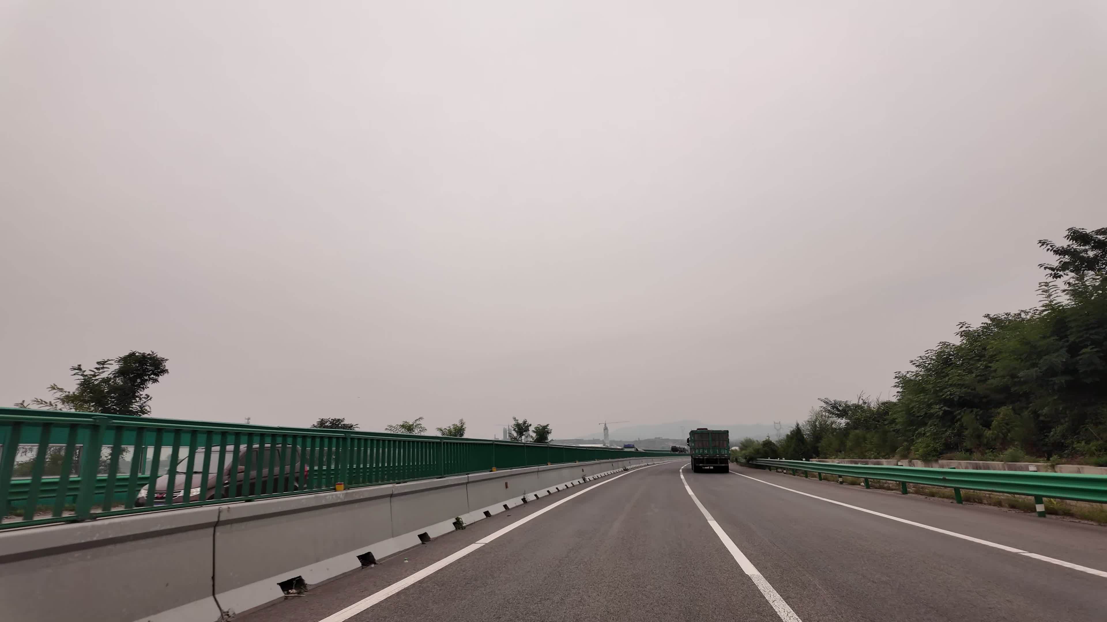 高速跟车注意事项(高速跟车距离口诀)